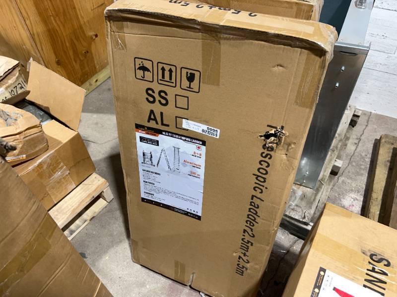 lot 9095 image: Landhonor Telescoping Ladder (LHR-TL638)