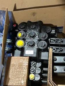 lot 10178 image: Hydraulic Valve Bank