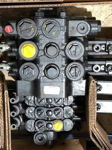 lot 10177 image: Hydraulic Valve Bank