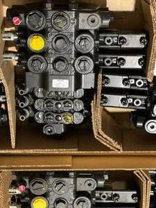 lot 10172 image: Hydraulic Valve Bank