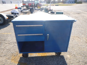 lot 100 image: Tool Cabinet on Swivel Casters