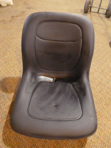 lot 16 image: Tractor Seat