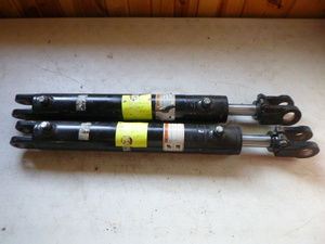 lot 53 image: 2 Hydraulic Cylinders