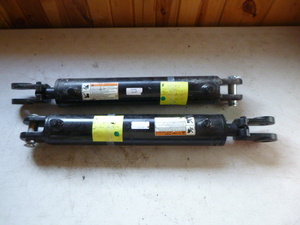 lot 54 image: 2 Hydraulic Cylinders