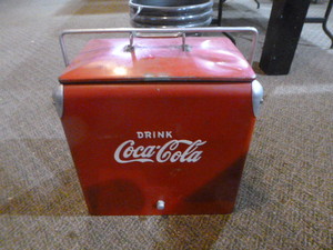 lot 88 image: Vintage Metal Coca-Cola Cooler