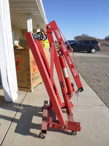 lot 101 image: 2 Ton Engine Hoist