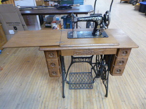 lot 102 image: Vintage Singer Treadle Sewing Machine in Cabinet