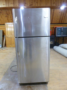 lot 127 image: Frigidaire RefrigeratorFreezer