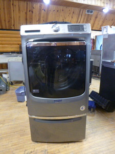 lot 128 image: Maytag Front Load Washing Machine
