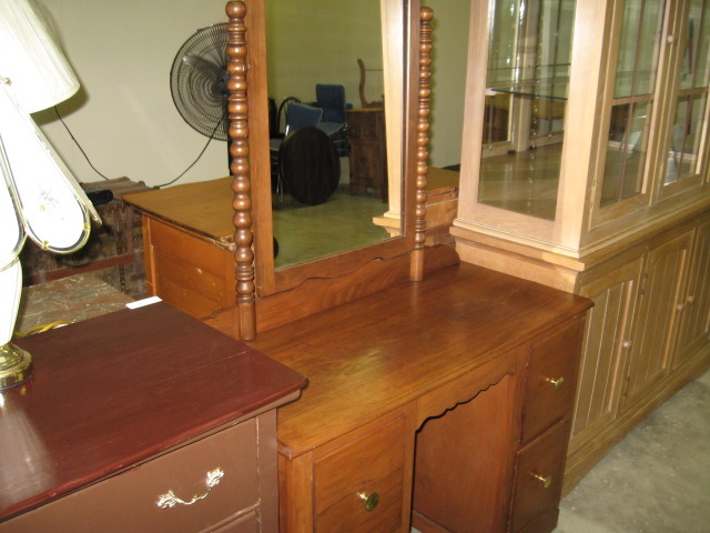 4 Drawer Vanity Dresser with Mirror