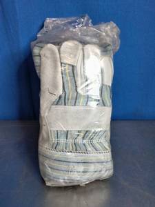 lot 6 image: 12 Pack of Chore Gloves