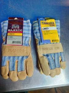 lot 12 image: Lined Majestic 1820 Pit Bull extra heavy-duty cowhide leather palm work gloves.