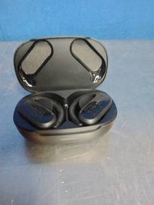 lot 26 image: JBL Endurance Peak 3