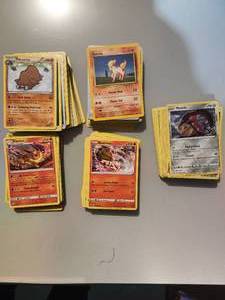 lot 207 image: 250 Miscellaneous Pokmon Cards