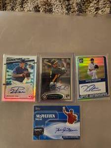 lot 178 image: Autographed Baseball Trading Cards