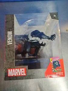 lot 46 image: Marvel Comics Venom 110 Scale Figure Venom 110th Scale Collectible with Scene (The Amazing ...
