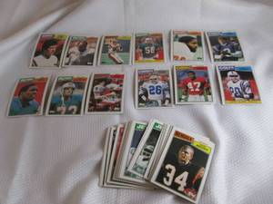 lot 6 image: 1987 Topps Football  Cards...