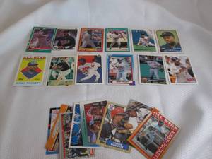 lot 54 image: Assorted Kirby Puckett Cards...