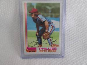 lot 143 image: 1982 Topps Pete Rose Card...