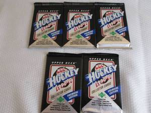 lot 246 image: 5-1990-91 Upper Deck Hockey Packs...