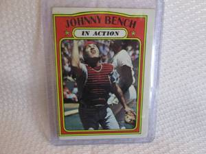 lot 275 image: 1972 Topps Johnny Bench In Action C...