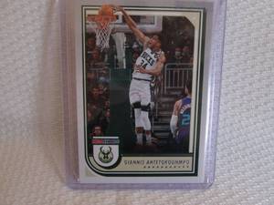lot 283 image: 2022-23 Hoops Giannis Antetokounmpo...