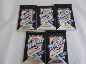 lot 442 image: 5- 1990-91 Upper Deck Hockey Packs...