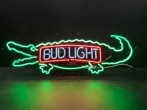 lot 6 image: Bud Light alligator neon sign
