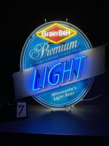 lot 7 image: Grain Belt Premium Light, neon sign