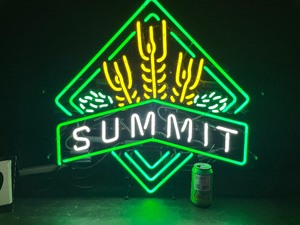 lot 79 image: Summit Beer neon sign