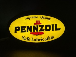 lot 25 image: Pennzoil illuminated sign