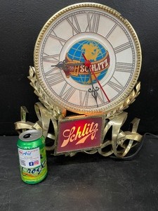 lot 142 image: Schlitz clock