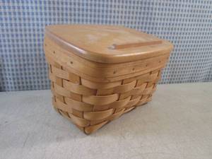 lot 13 image: (CS) Vintage Longaberger Recipe Bas...