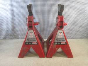 lot 19 image: (F-1) Pair of StrongWay 6-Ton Doubl...