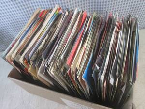 lot 30 image: (BS) Assortment of Vintage 45 RPM R...