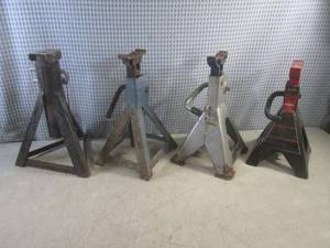 lot 42 image: (EC1) 4 Assorted Jack Stands...