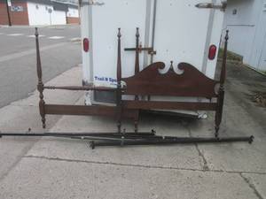 lot 48 image: (UD2) Vintage Full Size Bed Frame w...
