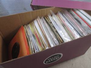 lot 77 image: (EC1) Assorted 45 RPM Records...