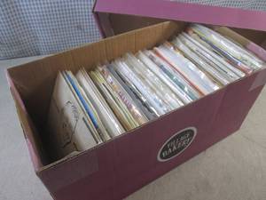 lot 78 image: (EC1) Assorted 45 RPM Records...