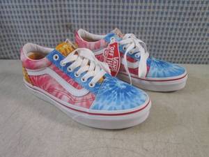 lot 84 image: (BS) Pair of Vans Off The Wall Shoe...