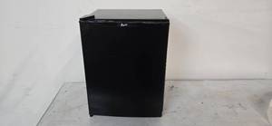 lot 8 image: Avanti Mini Fridge with Freezer and a dimension of 19L x 18W x 24H