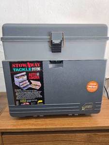lot 14 image: New Tackle Box
