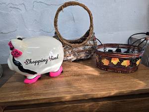 lot 27 image: two baskets and a piggy bank