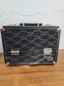 lot 29 image: Caboodles