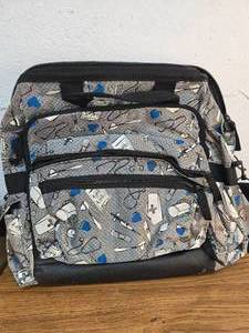lot 32 image: Bag that has medical print
