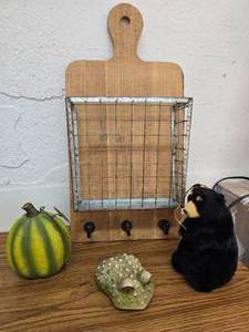 lot 34 image: Letter holder, frog, bear, pumpkin