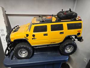 lot 40 image: Remote control Hummer 16