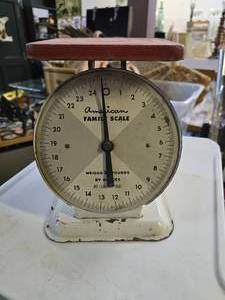 lot 47 image: Vintage Scale