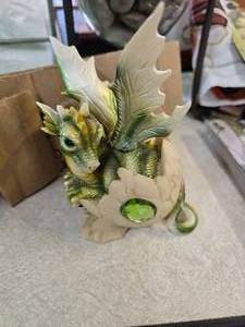 lot 54 image: Small Glass Dragon