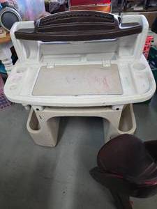 lot 69 image: Step 2 plastic drawing desk (kids)